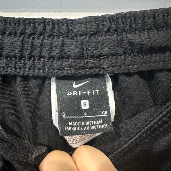 Athletic Nike Dri-fit pants with zipper pockets and zipper ankle bottoms - Picture 5 of 5